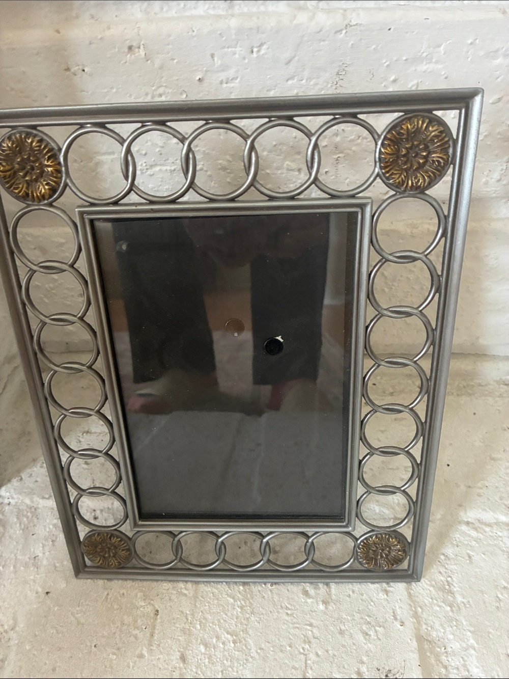 Set of 2 unbranded silver tone  picture frames linked circles medallions 5x7
